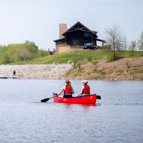 365bet students kayak on the cumberland river